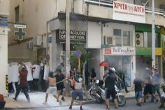 Επεισόδια και χρήση χημικών έξω από τα γραφεία της Χρυσής Αυγής
