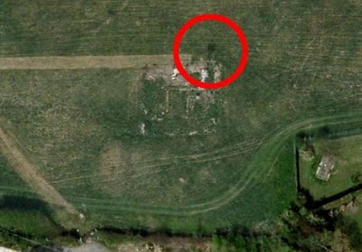Περίεργη μορφή σε φωτογραφία του Google Earth από χωριό-φάντασμα - Φωτογραφία 3