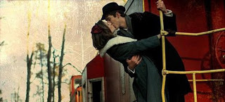 Απαγορεύονται τα φιλιά – Πρόστιμο σε όσους... σαλιαρίζουν στα μέσα μαζικής μεταφοράς της Βιέννης - Φωτογραφία 1