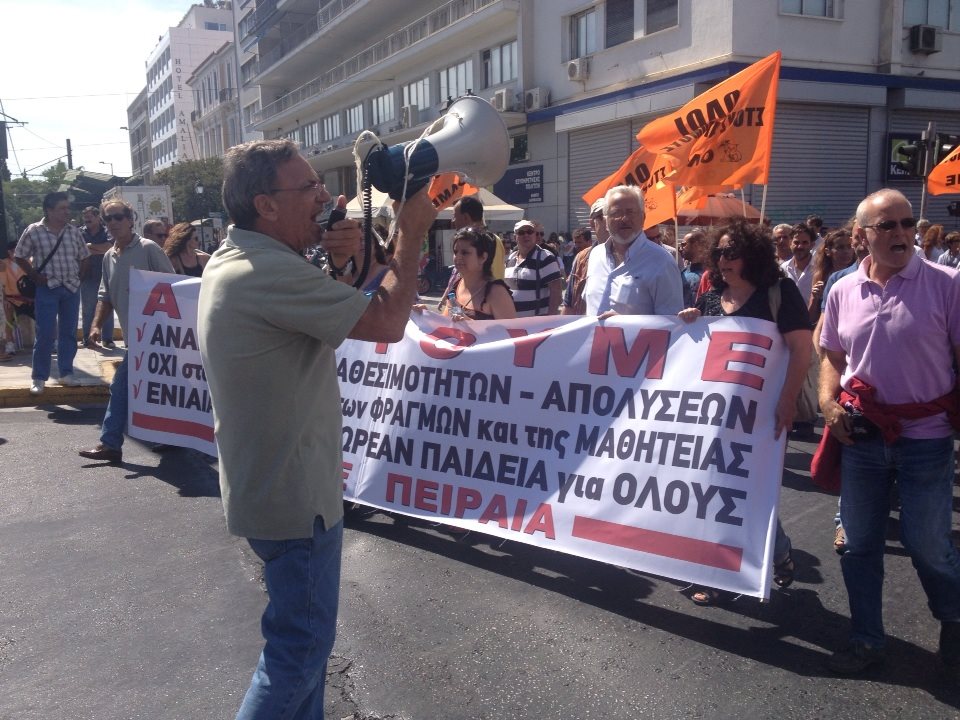 Φωτογραφίες από το συλλαλητήριο: Τίποτα δε χαρίζουμε... ζητάμε ό,τι αξίζουμε - Φωτογραφία 18