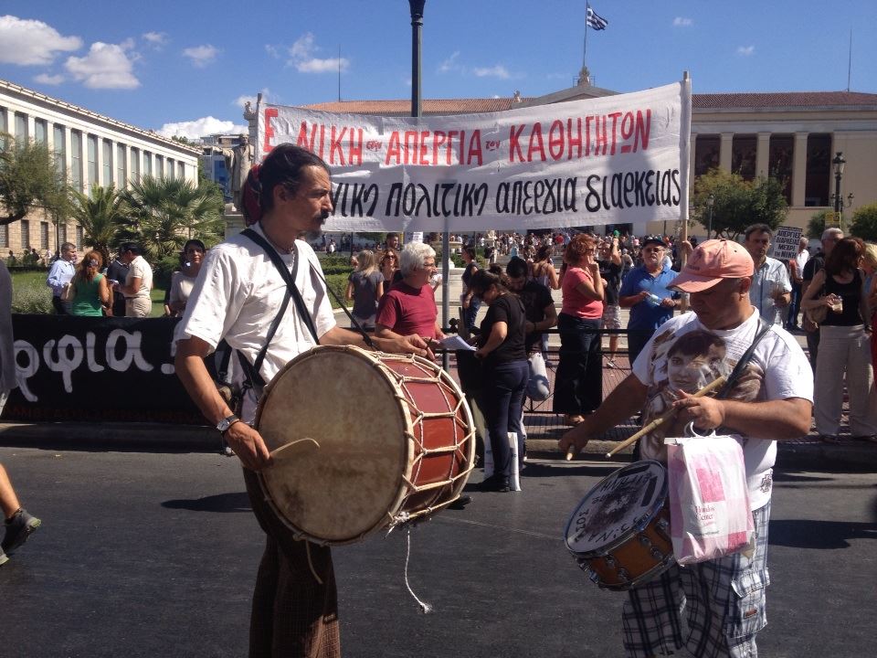 Φωτογραφίες από το συλλαλητήριο: Τίποτα δε χαρίζουμε... ζητάμε ό,τι αξίζουμε - Φωτογραφία 35