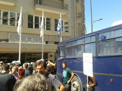 Μεγάλη διαδήλωση κατά της διαθεσιμότητας στη Θεσσαλονίκη - Οι διαδηλωτές προσπάθησαν να φθάσουν στα γραφεία της Χρυσής Αυγής [video] - Φωτογραφία 3