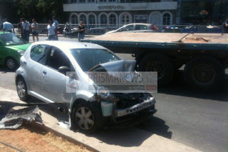 Σοβαρό τροχαίο στην Καζαντζίδη - Ένας τραυματίας - Φωτογραφία 1