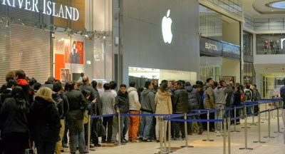 iPhone 5S: Παράνοια, ουρές... χιλιομέτρων και μαύρη αγορά! - Φωτογραφία 5