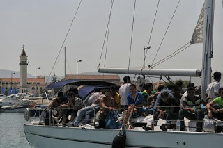 Ζάκυνθος: σκάφος με 25 λαθρομετανάστες εντοπίστηκε στο νησάκι Μαραθίας, στον κόλπο του Λαγανά - Φωτογραφία 1