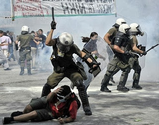 Η ''Δημοκρατία'' σε κίνδυνο από ΣΥΡΙΖΑ και ΧΑ, άποψη αναγνώστη - Φωτογραφία 1