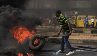 Πολύνεκρες συγκρούσεις στη Νιγηρία - Φωτογραφία 1