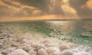 Τεράστιες καταβόθρες «ρουφάνε» τη Νεκρά Θάλασσα - Φωτογραφία 1
