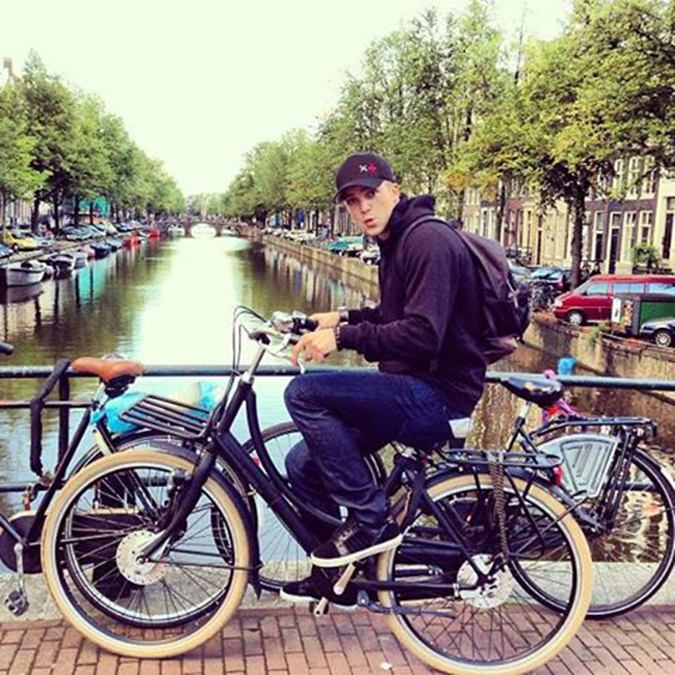 Paris Hilton: Βόλτες με ποδήλατο στο Αμστερνταμ - Φωτογραφία 3