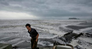 Ο ισχυρός τυφώνας Ουσάγκι πλήττει Φιλιππίνες και Ταϊβάν - Φωτογραφία 1