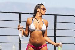 Οι προκλητικές πόζες και το καυτό bikini της Fernanda Marin...!!!