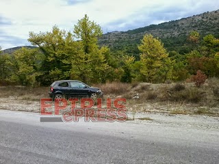 Ατύχημα στην παλαιά Εθνική οδο Ιωαννίνων - Ηγουμενίτσας - Φωτογραφία 2