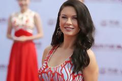 Catherine Zeta - Jones:  πόζαρε ανανεωμένη στο κόκκινο χαλί!