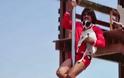 Ξεκαρδιστικό βίντεο: Ο Τόνι Σφήνος τώρα και ναυαγοσώστης