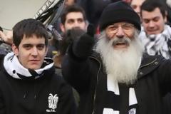 Γνωρίστε τον παπα-ΠΑΟΚ-Ο πατήρ Χρήστος Μήτσιος, «ευλογεί» στη Τούμπα [βίντεο + εικόνες]