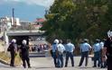 Αγρίνιο-Τώρα: Ένταση στο κέντρο - Πορεία μαθητών και αντεξουσιαστών προς τα γραφεία της Χ..Α - Φωτογραφία 5