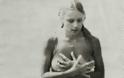 Η Αλίκη Βουγιουκλάκη όπως δεν την έχετε ξαναδεί: Η πρώτη φωτογραφία που την τράβηξε παπαράτσι - Φωτογραφία 2