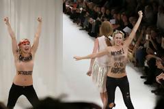 ΒΙΝΤΕΟ-Οι Femen στην επίδειξη της Nina Ricci!