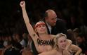 ΒΙΝΤΕΟ-Οι Femen στην επίδειξη της Nina Ricci! - Φωτογραφία 2