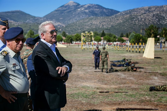 Φωτό από την επίσκεψή Αβραμόπουλου στην 124 Πτέρυγα Βασικής Εκπαίδευσης - Φωτογραφία 7