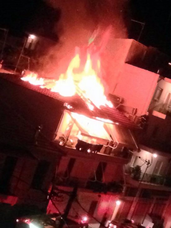 Φωτιά έκαψε ολοσχερώς οικία στην οδό Ντεντοπούλου - Φωτογραφία 2