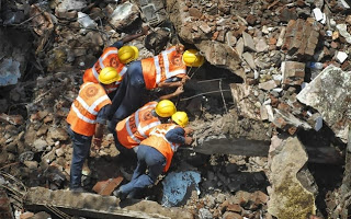 Ινδία: Στους 61 οι νεκροί από την κατάρρευση κτηρίου - Φωτογραφία 1