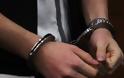 19χρονος συνελήφθη με πλαστές ταυτότητες της ΕΥΠ και του ΣΔΟΕ