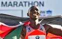Ο Κενυάτης Γουίλσον Κίπσανγκ πέτυχε παγκόσμιο ρεκόρ στο μαραθώνιο