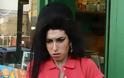 ΣΟΚΑΡΙΣΤΙΚΕΣ ΕΙΚΟΝΕΣ: H Amy Winehouse υπέφερε από βακτηριακή μόλυνση - Φωτογραφία 2
