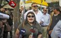 Η Ουρανία Μιχαλολιάκου συνεχίζει να προκαλεί – «Αν μαζέψω 1.000 δικούς μας θα δεις» απείλησε αστυνομικό στην Ευελπίδων