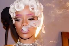 Rihanna προκαλείς, σου το λέω προκαλείς