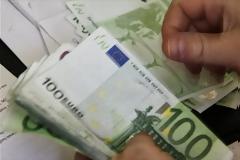 Φορολογικά βάρη και περικοπές 3,7 δισ. προβλέπει ο νέος προϋπολογισμός