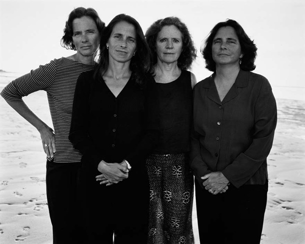 4 αδελφές φωτογραφήθηκαν κάθε χρόνο επι 36 χρόνια - Φωτογραφία 27