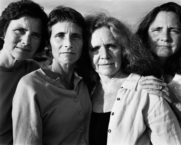 4 αδελφές φωτογραφήθηκαν κάθε χρόνο επι 36 χρόνια - Φωτογραφία 33