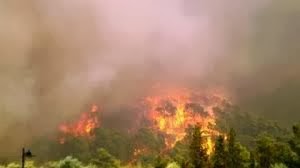 Σε εξέλιξη μεγάλη πυρκαγιά στην ορεινή Κορινθία - Φωτογραφία 1