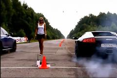 Καλό μήνα παρέα με τα υπέροχα car girls του Autocarnet!