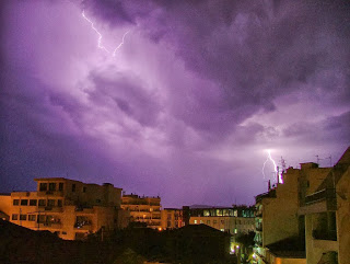 ΣΥΜΒΑΙΝΕΙ ΤΩΡΑ: Ισχυρή καταιγίδα αυτή την ώρα στην Αθήνα - Φωτογραφία 1