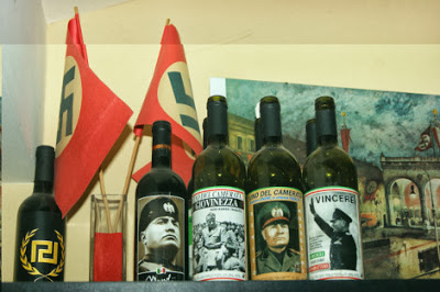 Μπουκάλια κρασιού με τον Μουσολίνι είχε στο σπίτι του στα Γιάννενα - Δείτε φωτο - Φωτογραφία 5