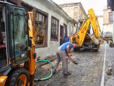 Ξάνθη: Βλάβη σε κεντρικό αγωγό ύδρευσης στην Παλιά Πόλη [video] - Φωτογραφία 3