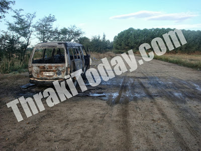 Απανθρακωμένο φορτηγάκι μέσα σε χωράφια στον Πετεινό Ξάνθης - Φωτογραφία 2