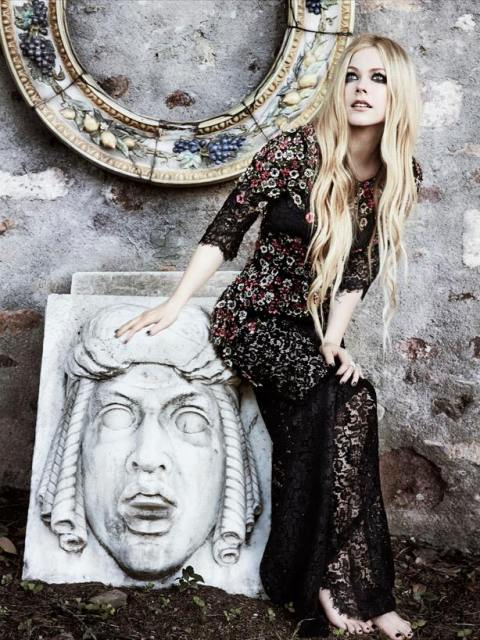 Φωτογράφιση με ιταλικό αέρα για την Avril Lavigne - Φωτογραφία 1