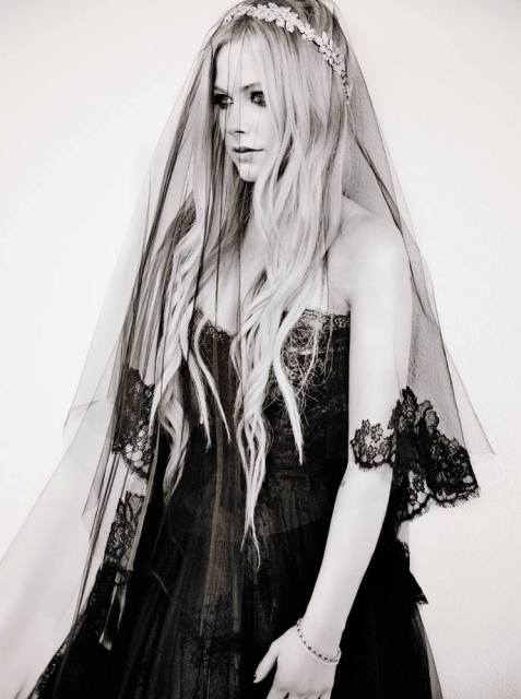 Φωτογράφιση με ιταλικό αέρα για την Avril Lavigne - Φωτογραφία 4