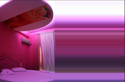 Εικόνες από το ροζ ξενοδοχείο ημιδιανομής της Ζαρούλια που έκανε χθες φύλλο και φτερό το ΣΔΟΕ - Φωτογραφία 4