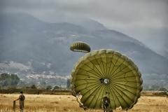 (VIDEOS-PHOTOS) 132 αλεξιπτωτιστές πέταξαν στον ουρανό της Κομοτηνής
