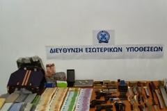 Όπλα, μαϊμού-προϊόντα και πλαστά έγγραφα στην κατοχή του πρώην διοικητή του Α.Τ. Αγ. Παντελεήμονα