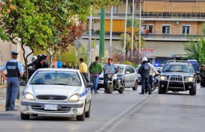 «Ζητάς» σωριάστηκε μπροστά από το τζιπ που μετέφερε τον Μιχαλολιάκο στον Κορυδαλλό - Δείτε βίντεο - Φωτογραφία 2