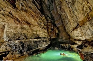 Ανακαλύφθηκε γιγάντια σπηλιά που έχει τα δικά της καιρικά φαινόμενα - Φωτογραφία 4