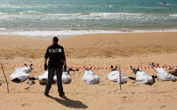 Δείτε φωτογραφίες και βίντεο από την τραγωδία στην Λαμπεντούζα - Φωτογραφία 2