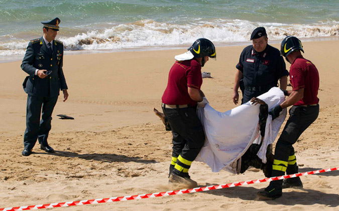 Δείτε φωτογραφίες και βίντεο από την τραγωδία στην Λαμπεντούζα - Φωτογραφία 4