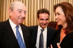 Πόσο ακόμη θα πληρώνεις Ελληνικέ λαέ τις συμμορίες και τις οικογένειες που κυβερνάνε αυτή την χώρα. ...